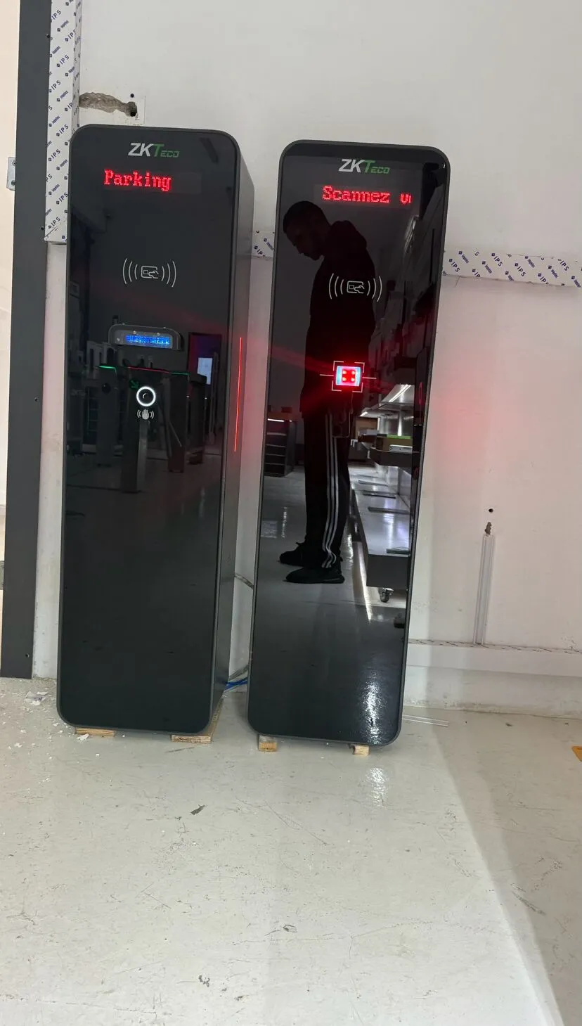 Bornes de parking ZKTeco avec afficheur LED, lecteur de carte et scan de code