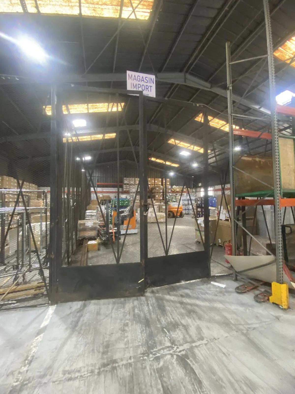Cage de sécurité d'un magasin import
